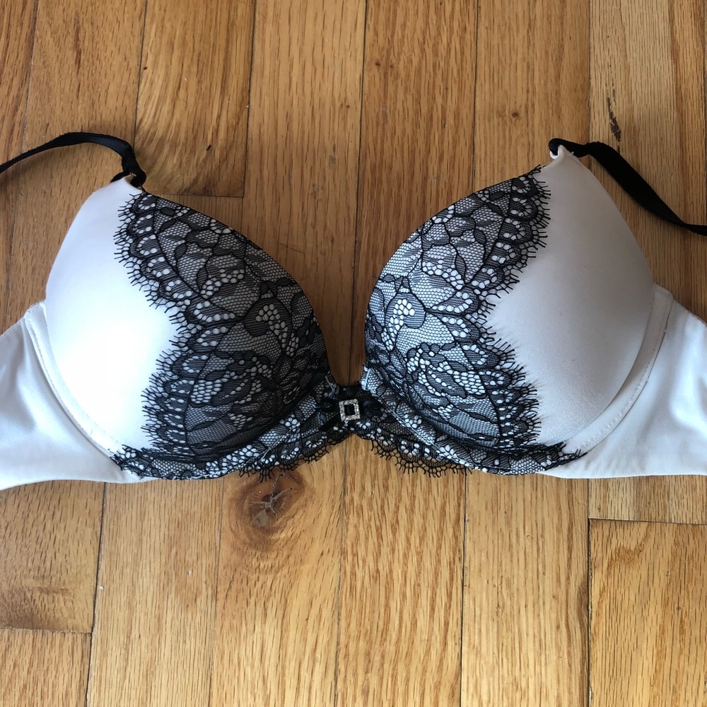 Victoria’s Secret Miraculous Plunge Push Up Bra